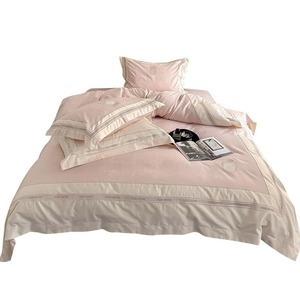 Juego de Ropa de Cama de Cuatro Piezas de Algodón Australiano de 100 Hilos, Estilo Femenino de Lujo Ligero, Transpirable, para Todas las Temporadas, con Funda de Edredón y Sábanas - Product Image 1