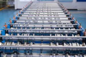 FORWARD innovativer Trapez-Dachpaneel-Rollformer für fortschrittliche Paneelproduktionskapazitäten