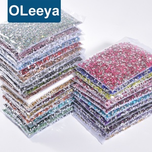Oleeya Vente en gros de strass en résine non thermocollants, couleurs vives, 6mm, avec base en gelée, base argentée, base TRN, pour artisanat et bricolage - Product Image 1
