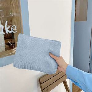 Bolsa de Cosméticos de Pana con Cierre de Cremallera, Gran Capacidad, para Lápiz Labial y Maquillaje, con Logotipo Personalizado, Color Sólido, Ultraligera - Product Image 2