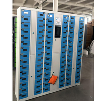 Bornes de recharge intelligentes pour téléphones mobiles (câbles de recharge 3-en-1), systèmes en libre-service acceptant les paiements par carte de crédit et en espèces