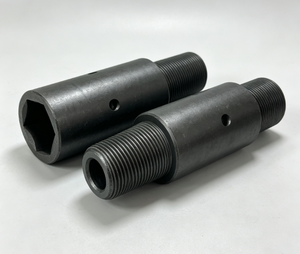 Adaptateur de tige de forage robuste forgé avec douille carrée et trou pour axe de transmission de couple - Product Image 1