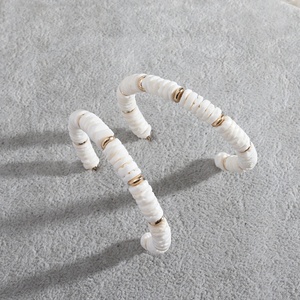 Pendientes de <span class=keywords><strong>Aro</strong></span> en Forma de C con Cuentas de Concha Blanca, Estilo Bohemio, Geométricos, Grandes, para Mujer, Joyería de Playa, Tendencia 2026 - Product Image 4
