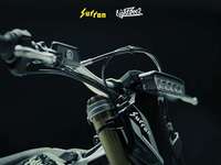 Surron Light Bee 2X Off Road E-Moto 24kW Layar TFT Off Road Pengisi Daya 1200W Hitam Merah Balap 2024 2025 2026 Terbaru