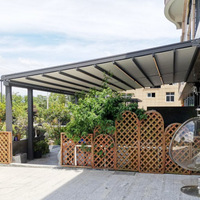 Pergola en aluminium avec toit incurvé rétractable manuel en PVC, résistante au vent, pour usage extérieur