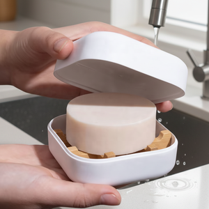 Jabonera de Bambú Cuadrada Natural con Tapa y Bandeja de Drenaje para Baño y Cocina - Product Image 1