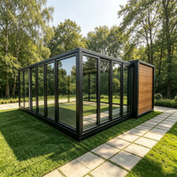 Maison mobile préfabriquée de luxe au design moderne avec extension coulissante et mur entièrement vitré pour studio de jardin et bureau