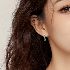 Boucles d'oreilles en jadeite véritable de qualité A, vert jade, avec motif papillon, jade de qualité glace, incrustation en argent S925, boucles d'oreilles haut de gamme pour femmes - Product Image 5