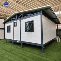 Maisonnette modulaire préfabriquée à toit en pente avec porche couvert, double aile extensible, pour villas de vacances, cabanes de plage et de bord de lac, entrepôts