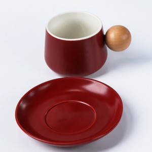 Tasses à café en céramique avec poignée en bois de luxe, personnalisables OEM/ODM, style nordique, en porcelaine, pour lait et thé, avec soucoupes - Product Image 4