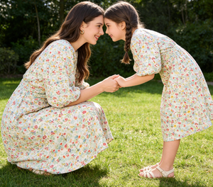 Vestito Estivo Coordinato Mamma e Figlia con Maniche a Sbuffo, Stampa Boho Elegante, Vita Annodata Frontale, Stile Finto Incrociato, Linea ad A, Modello Modesto - Product Image 5