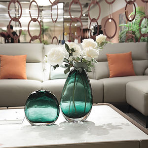 Jarrón de Vidrio Grande Hecho a Mano de Estilo Retro Color Esmeralda para Decoración del Hogar, Tipo Goteo, para Sala de Estar, sobre Base de Metal - Product Image 3