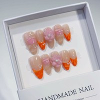 Nouveau produit lancé, fleurs 3D aux couleurs froides flottant dans les nuages, avec un charme éthéré, ongles press-on faits à la main
