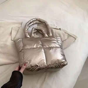 Échantillon Gratuit – Sac Fourre-tout Matelassé en Polyester pour Femme, Sac à Bandoulière Hiver Style Puffer, Qualité Supérieure, Sac Bulle - Product Image 6