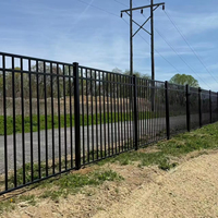 Clôture en aluminium de style fer forgé haute résistance de 96 pouces, clôture de qualité commerciale résistante aux intempéries pour les propriétés commerciales