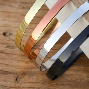 Profil de <span class=keywords><strong>corniche</strong></span> de plafond <span class=keywords><strong>noir</strong></span> mat anti-humidité de haute qualité, directement du fabricant, pour finitions modernes de bureaux et salles de conférence - Product Image 2