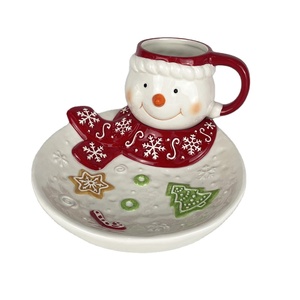 Ensemble tasse à thé et soucoupe en céramique design bonhomme de neige festif personnalisé tasses en céramique de Noël fabriquées sur mesure pour des cadeaux joyeux - Product Image 1