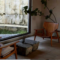 Geschwungener Massivholz-Freizeitstuhl Ergonomischer Geformter Holzrücken Wohnzimmer-Akzent-Loungesessel