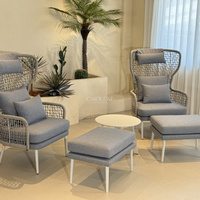 Fauteuil d'extérieur moderne avec dossier tressé haut et coussins, chaise de jardin pour terrasse