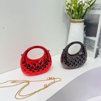 Sac bandoulière demi-lune en acrylique matelassé avec motif losanges, mini sac à main Hobo pour femme avec poignée supérieure
