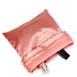 Sac promotionnel pour extensions capillaires, personnalisé avec logo imprimé, en satin mat, pochette cadeau cosmétique pour perruques et mèches, sac de rangement anti-poussière en soie satinée - Product Image 4