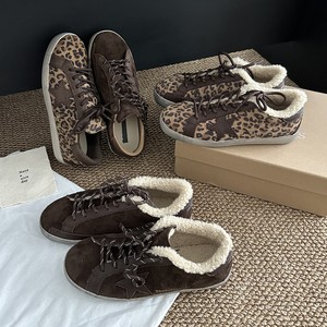 Scarpe Invernali da Donna in Camoscio Texturizzato con Fodera in Shearling, Decorazione a Stella, Stile Retrò, Calde e Comode - Product Image 1