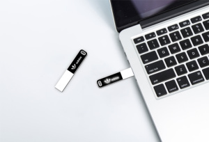 Memoria USB Metálica Delgada con Logotipo Personalizado, Capacidad Real, 1 Año de Garantía - Product Image 4
