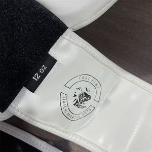 Guantes de <span class=keywords><strong>Boxeo</strong></span> de Alta Calidad de 18 oz, Guantes de <span class=keywords><strong>Boxeo</strong></span> Personalizados de Cuero PU, Guantes de Entrenamiento de Muay Thai Impermeables para Protección de <span class=keywords><strong>Boxeo</strong></span> - Product Image 5