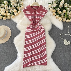 Gaun rajutan leher Polo wanita, Gaun panjang belah tidak rata bergaris ramping lipit musim panas - Product Image 1