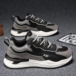 รองเท้ากีฬาใหม่ น้ำหนักเบา พื้นนุ่ม รองเท้าผู้ชาย ระบายอากาศได้ดี ผ้าตาข่ายสามชั้น ดีไซน์หรูหรา รองเท้าลำลองสำหรับเดินเล่นกลางแจ้ง - Product Image 5