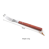 Ensemble de 5 ustensiles de barbecue en acier inoxydable avec manche en bois : Spatule ajourée, Couteau à steak, Fourchette, Pinces à aliments, Planche à découper pour la cuisine