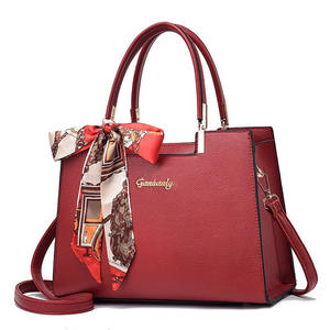 Wholesale Summer Ladies Casual Tote Handbags Trendy Crossbody <b>Purse</b> with Chain Decoration PU IP56 Waterproof Zipper Closure - Product Image 2