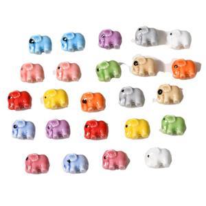 Cuentas de Cerámica con Forma de Elefante de Dibujos Animados, Agujero Recto, Colores Variados, 10 Piezas/Bolsa, Materiales para Manualidades, Pulseras y Pendientes - Product Image 3