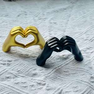 Creative Coeur Main Statue Résine Amour Geste Sculptures De Bureau Ornement Étagère Décor Salon Figurines Art Décoration - Product Image 4