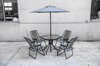 Maßgefertigtes Outdoor-Set mit Wasserdichten 4-Sitzer Klappstühlen, Esstischen für Cafés, Garten- und Terrassenmöbel-Set mit Sonnenschirm