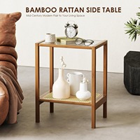 Table basse moderne de haute qualité avec fond en rotin et petit dessus en verre pour le salon