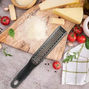 GLOWAY Küchen-Gadget-Werkzeug Zitronen-Zester Kunststoff Edelstahl schwarz Küchenkäse-Raster mit Griff-Einsatz Käse-Schokolade-Nuss