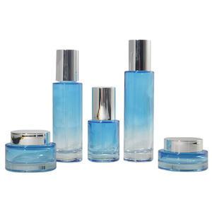 Bouteilles de <span class=keywords><strong>parfum</strong></span> <span class=keywords><strong>d</strong></span>'huile essentielle en verre vide, vente en gros 40ML 100ML 120ML pompe pulvérisateur transparent 40ml 80ml 100ml 30g 50g estampage à chaud - Product Image 1