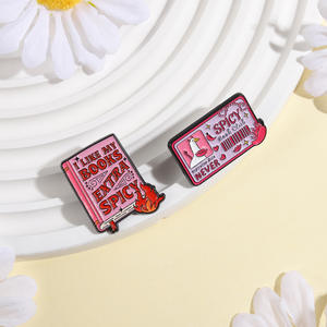 Spicy <span class=keywords><strong>Book</strong></span> <span class=keywords><strong>Club</strong></span> Senza Scadenza, Spilla da Bavero in Metallo Smaltato Morbido, Accessorio di Moda per Regalo a Tema Libri Audaci - Product Image 6