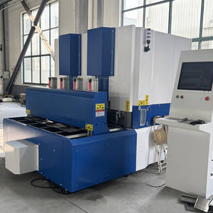 Cosa devi sapere sulla piegatura dei metalli nelle fabbriche: la piegatrice flessibile automatica si piega una volta e quadruplica l'output. - Product Image 3