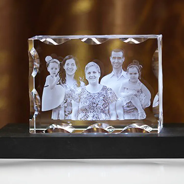 Incisione laser OEM / ODM 3d il regalo di nozze souvenir di cristallo foto