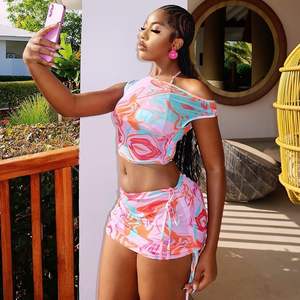 ชุดเซ็ต 2 ชิ้นสำหรับผู้หญิง คอลเลคชั่น 2026 เสื้อครอปเปิดไหล่ผ้าตาข่าย กระโปรงมินิผ้าชีฟองรูดเชือก เซ็กซี่ เหมาะสำหรับใส่ไปเที่ยวคลับ ฤดูใบไม้ผลิ ฤดูร้อน - Product Image 3