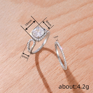 Anello da Donna con Accenti in Pietra Geometrica, Elegante Gioiello da Dito alla Moda - Product Image 4