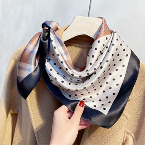 Écharpe en soie de mûrier de luxe de 70 cm² pour femmes, élégante et décontractée, motif géométrique, multifonctionnelle, légère et fine, pour une utilisation en extérieur - Product Image 4