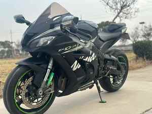 คาวาซากิ ZX-10R รถสปอร์ตเร็วระดับเรือธง: เครื่องยนต์ 998 ซีซี แบบอินไลน์ 4 สูบ และศักยภาพการปรับแต่งสำหรับการแข่งขันที่ยอดเยี่ยม เครื่องยนต์ทรงพลัง 1000 ซีซี แบบอินไลน์ - Product Image 5