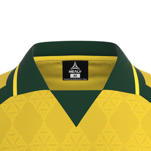 Maillot de football américain HEALY jaune et vert foncé contrastant, imprimé avec un badge géométrique en relief, col en V, manches courtes, chemises de sport pour hommes - Product Image 4