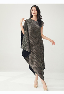 ชุดเดรสจีบพลีท Miyake ไซส์ใหญ่ สำหรับฤดูร้อน ระดับไฮเอนด์ จีบมือ ความยาวปานกลาง ผ้าทอธรรมชาติ เป็นมิตรกับสิ่งแวดล้อม ระบายอากาศได้ดี สวมใส่สบาย ใช้งานได้หลากหลาย - Product Image 2