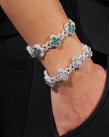 Bracelet élégant et audacieux, style haut de gamme, chaîne cubaine opulente et trèfle à quatre feuilles entièrement pavé de moissanite