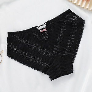 Ropa interior de encaje transparente sexy para mujer al por mayor, bragas de cintura media-baja con diseño de triángulo grande cruzado - Product Image 2
