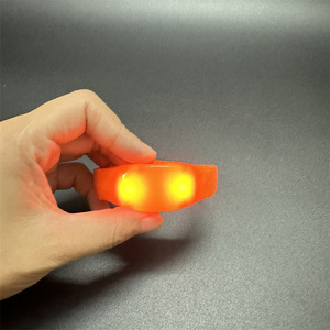 Biểu tượng tùy chỉnh in ấn Led dây đeo cổ tay Silcone nhấp nháy ánh sáng-up giọng nói kích hoạt cho ngày Valentine April Fool của ngày ramadan - Product Image 3